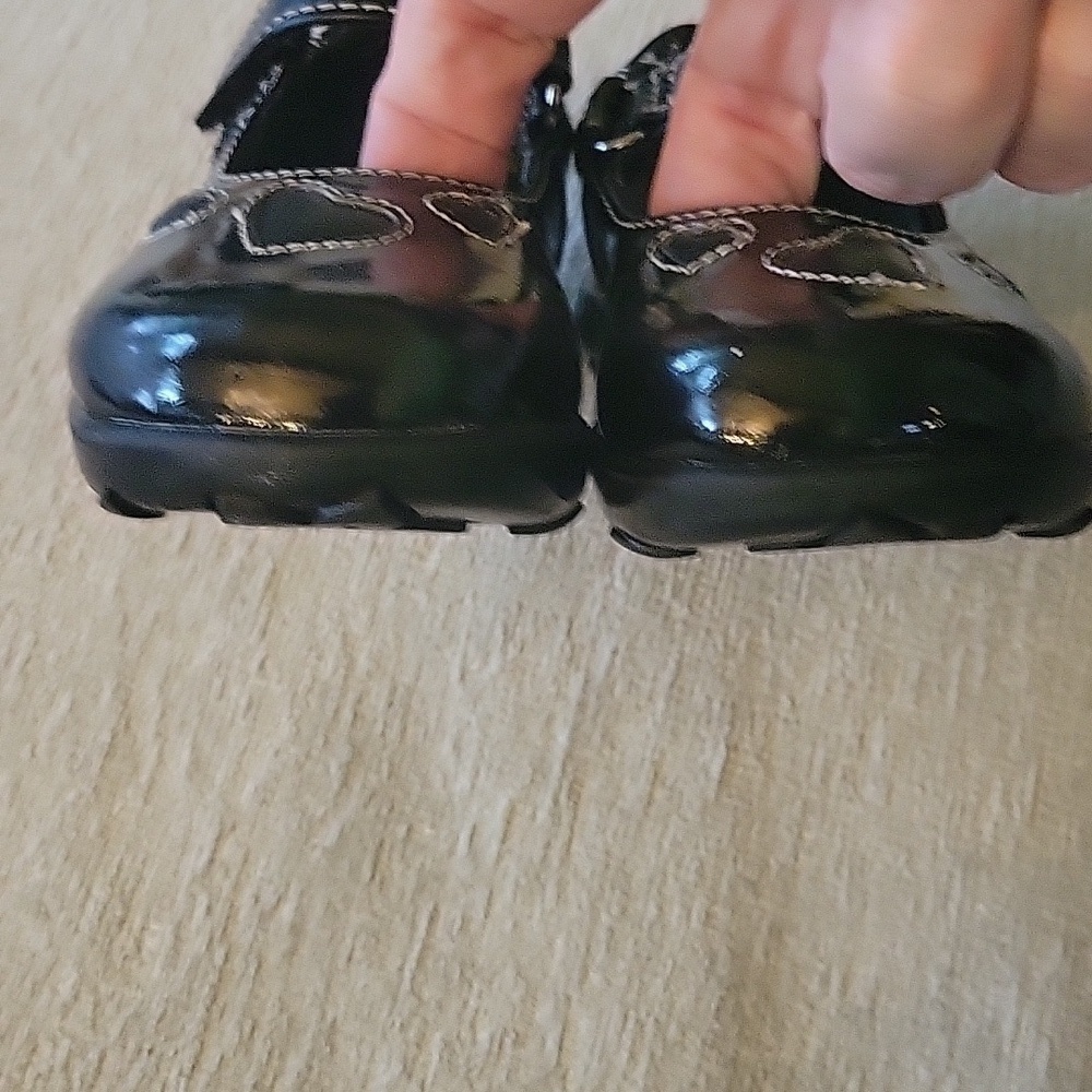SMART STEP black patent leather mary jane shoes, hearts. Hook loop closure. 5W - Picture 3 of 6
